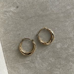 18k Gold hoop earrings